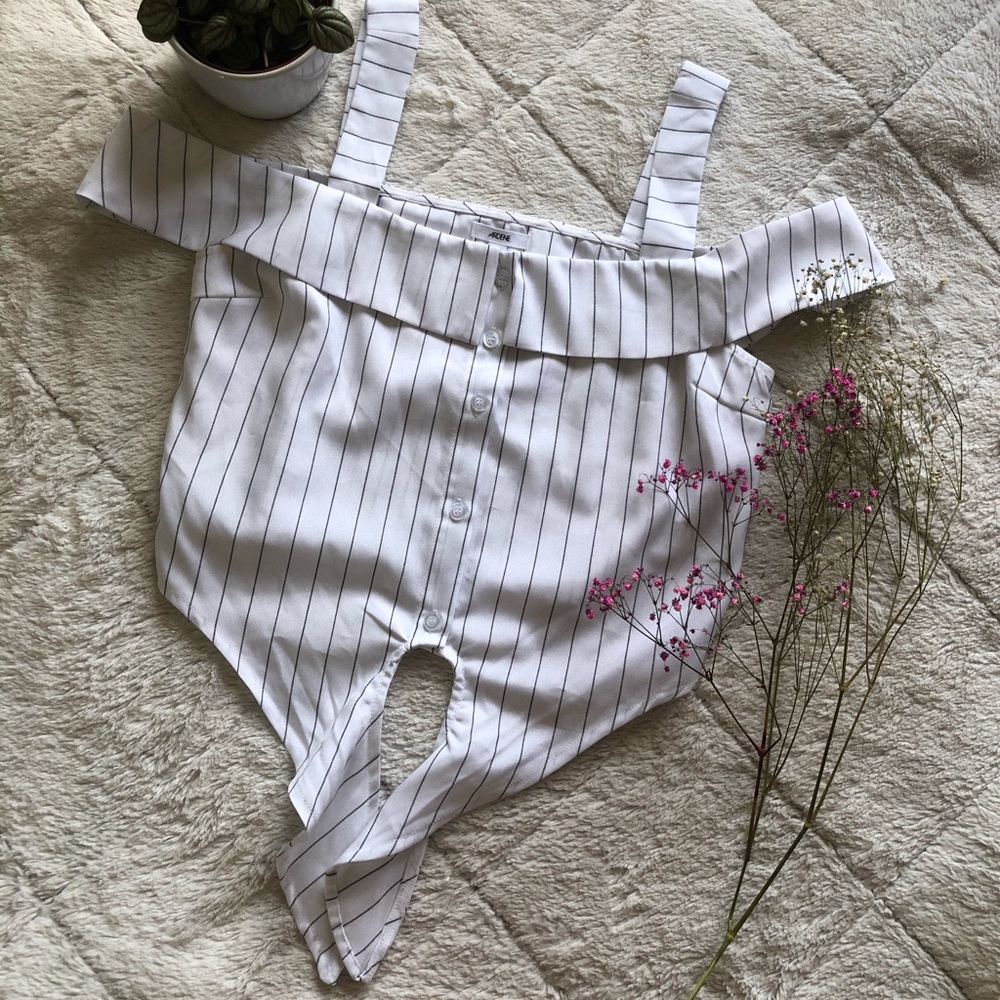 Cropped Off-Shoulder Tie-Front Button-Down Top - Picture 2 of 3